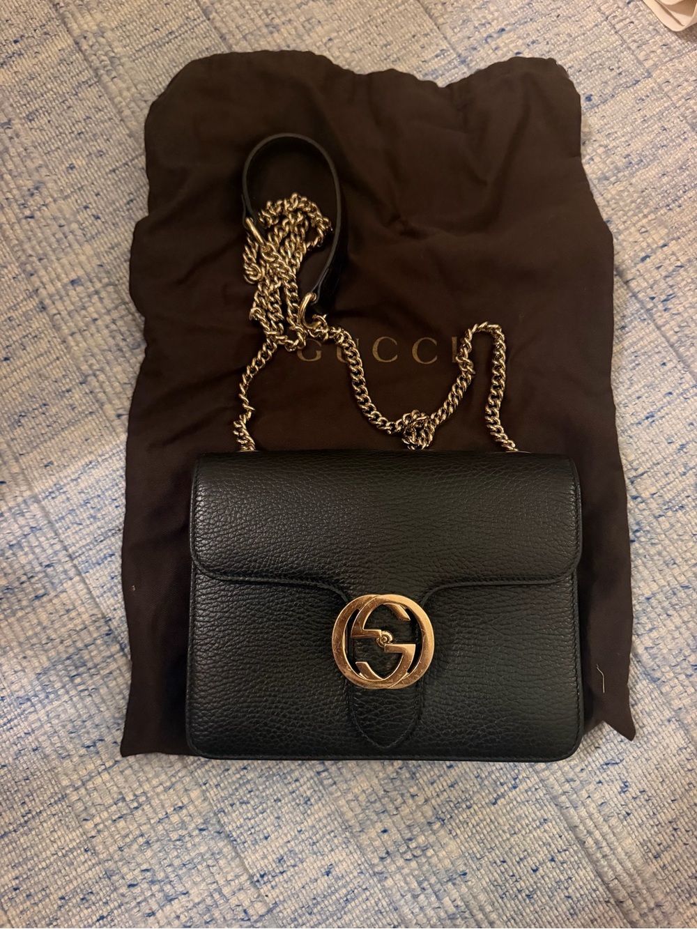 Gucci Black Crossbody. Amazing Condition just Scratched Hardware